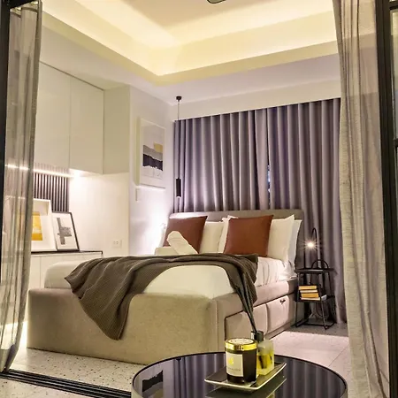 Free Parking, Sauna, Gym & Pool Access, Fast Wi-Fi, Nespresso Coffee Machine With Free Coffee Pods, Elegant Balcony Over Venice Grand Canal, Walking Distance Brtish Embassy, 5 Min Drive To Bgc, 10 Mins Drive To Manila Airport Terminal 3